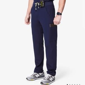 Figs Navy Axim Short Men’s XL- Like New!